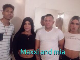 Maxxi_and_mia