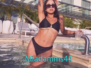 Miadamms44