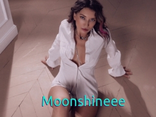 Moonshineee