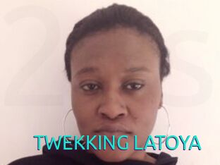 TWEKKING_LATOYA